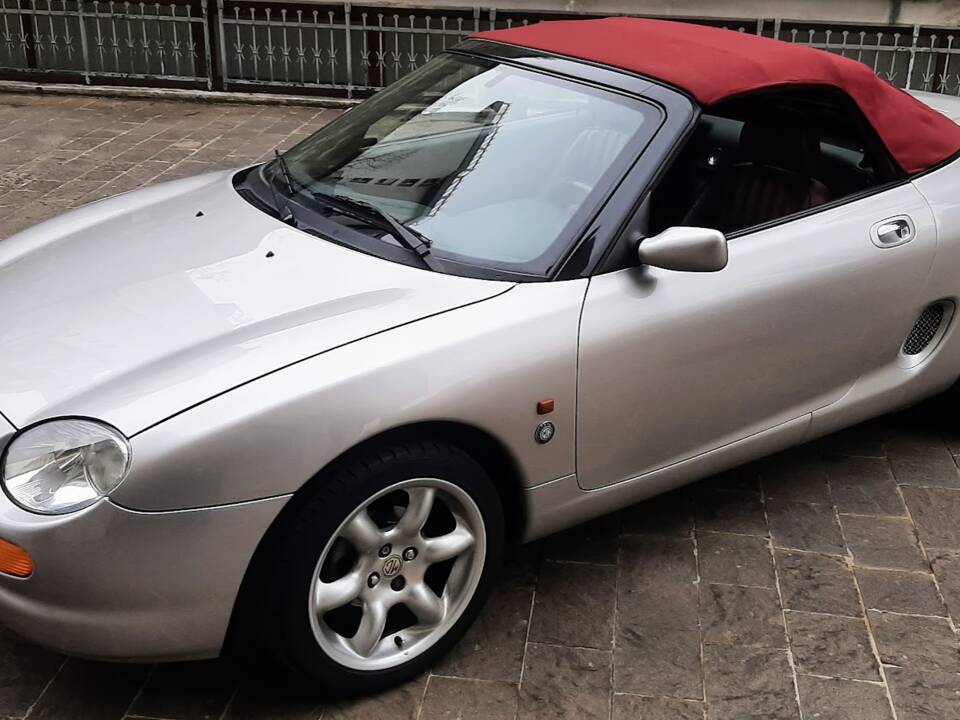 Immagine 31/50 di MG F 1.8i VVC 75 LE "75th Anniversary" (1999)