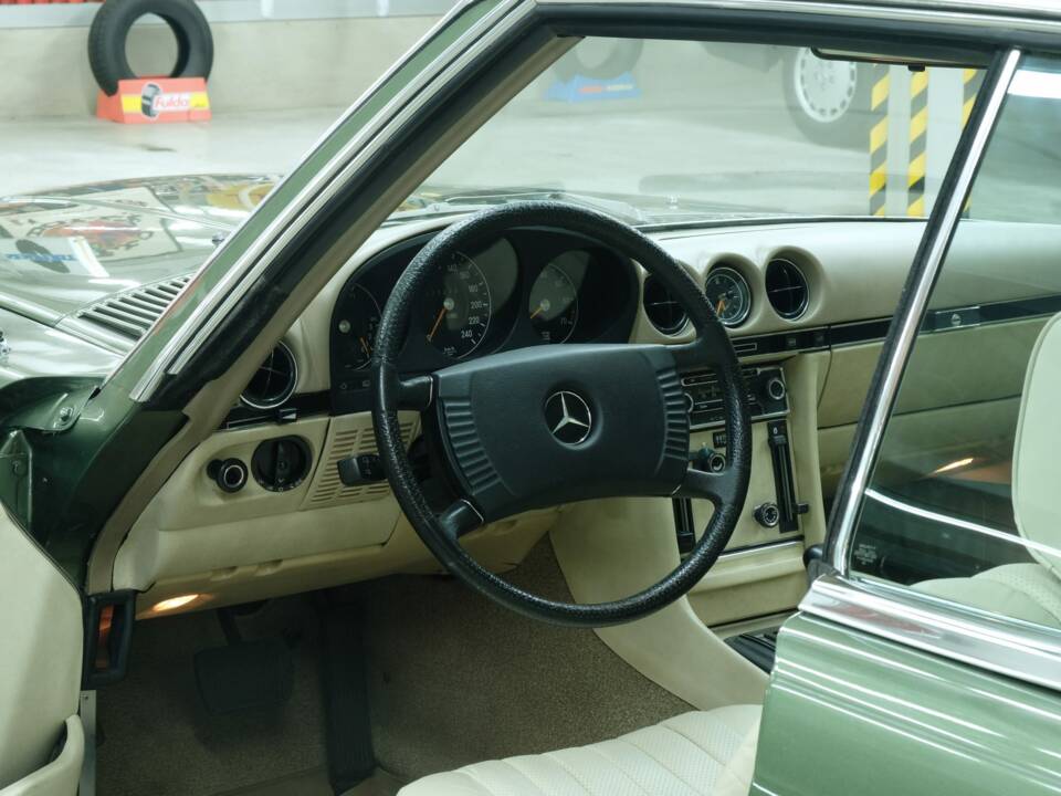 Image 18/50 de Mercedes-Benz 350 SLC (1973)