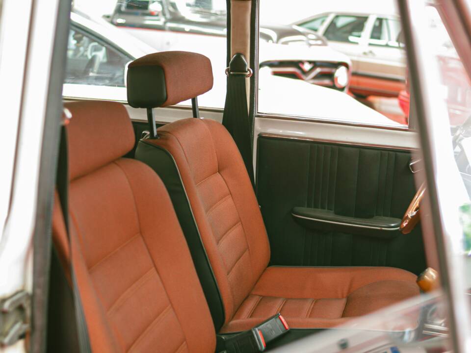 Bild 19/34 von Alfa Romeo Giulia Nuova Super 1600 (1979)