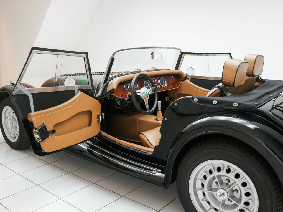 Image 4/18 of Morgan Plus 8 (2003)