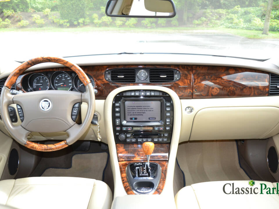 Image 10/46 of Jaguar XJ 8 3.5 (2007)