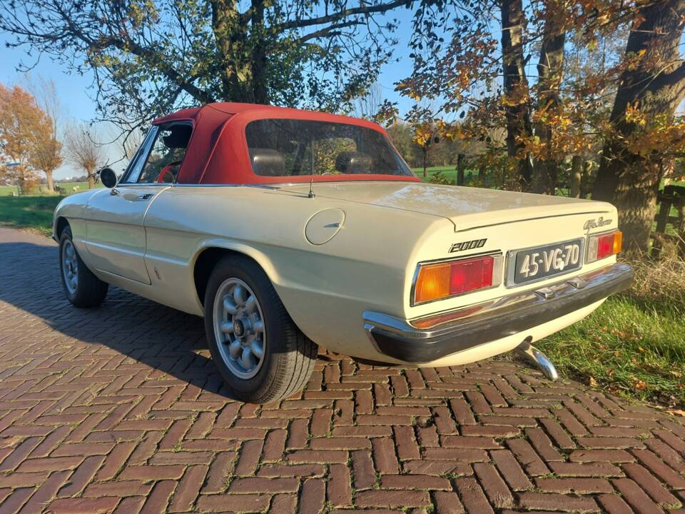 Afbeelding 5/12 van Alfa Romeo 2000 Spider Veloce (1978)