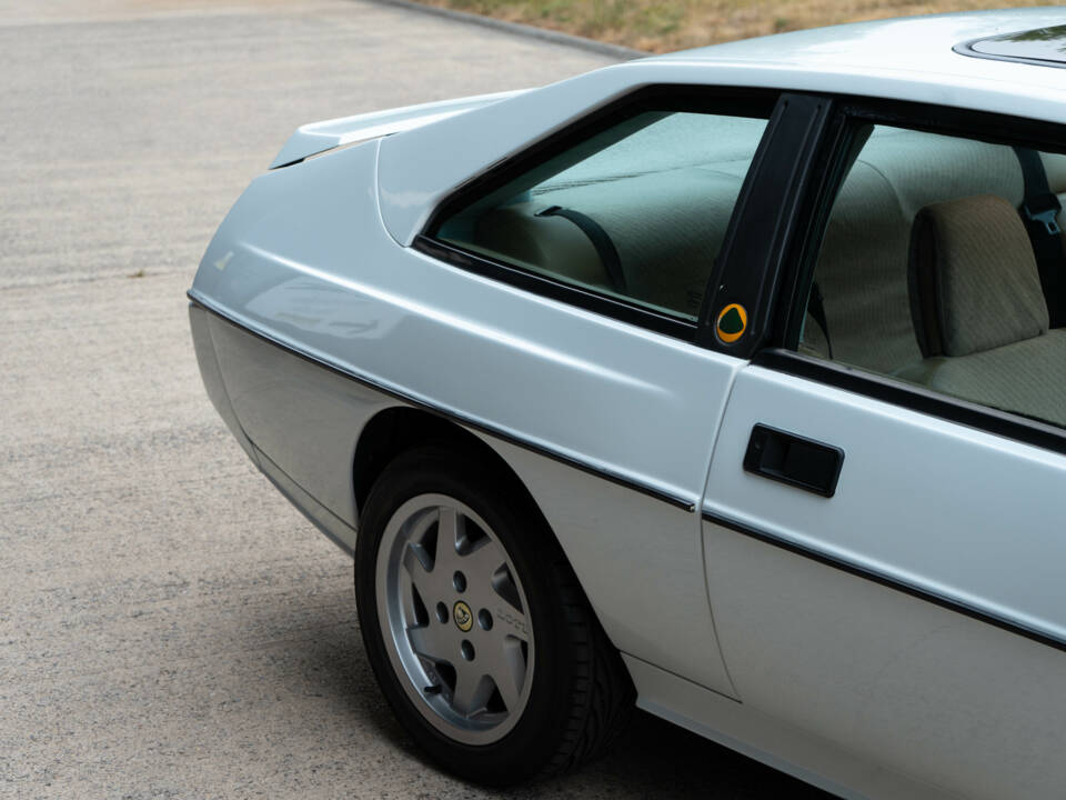 Immagine 17/50 di Lotus Eclat S 2.2 (1989)
