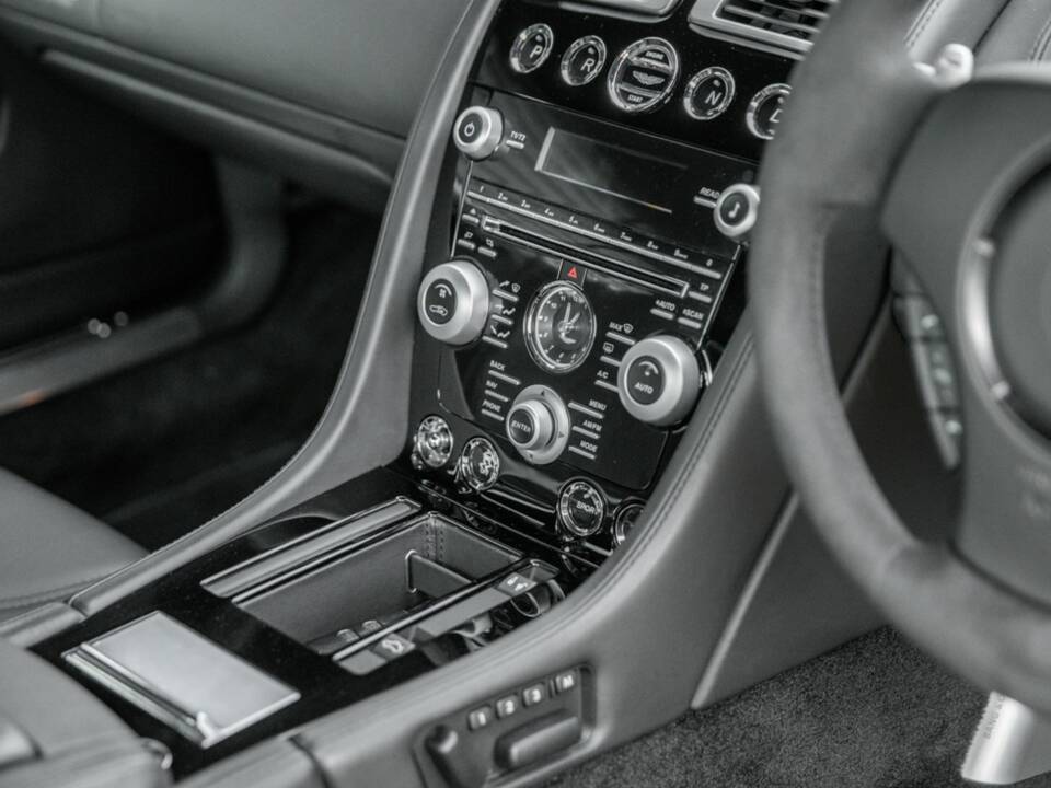 Image 48/50 of Aston Martin DBS (2011)