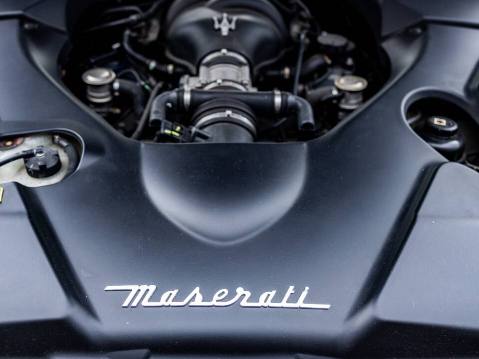 Bild 42/50 von Maserati GranTurismo 4.2 (2008)