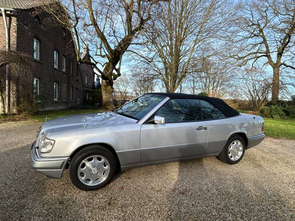 Bild 1/5 von Mercedes-Benz E 200 (1994)