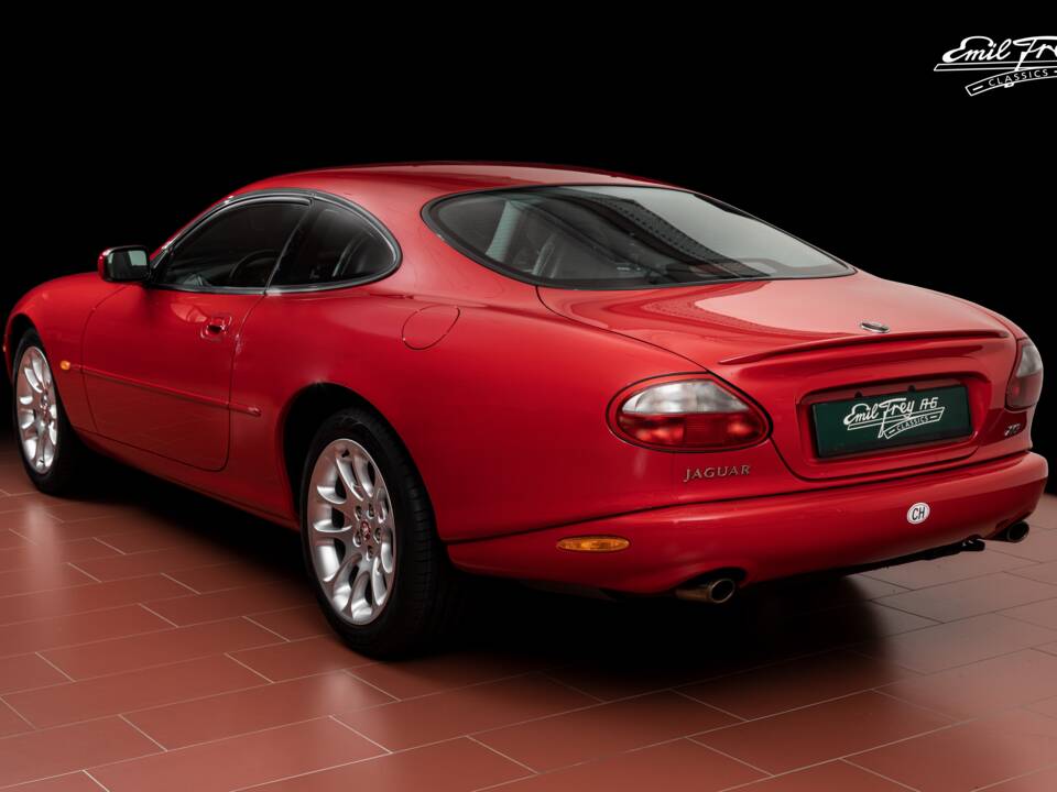 Image 3/7 of Jaguar XKR (1999)