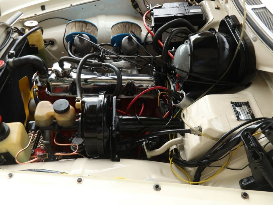 Image 24/50 of Volvo P 123 GT (1969)