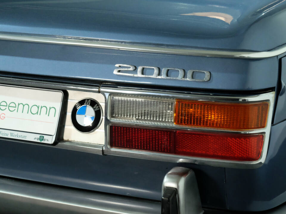 Image 16/18 of BMW 2000 (1969)