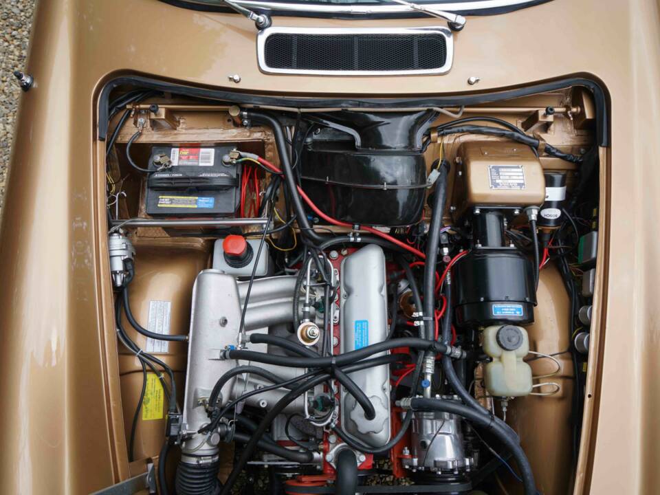 Image 27/50 of Volvo 1800 E (1971)