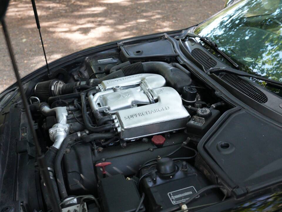 Image 36/50 of Jaguar XKR (1998)