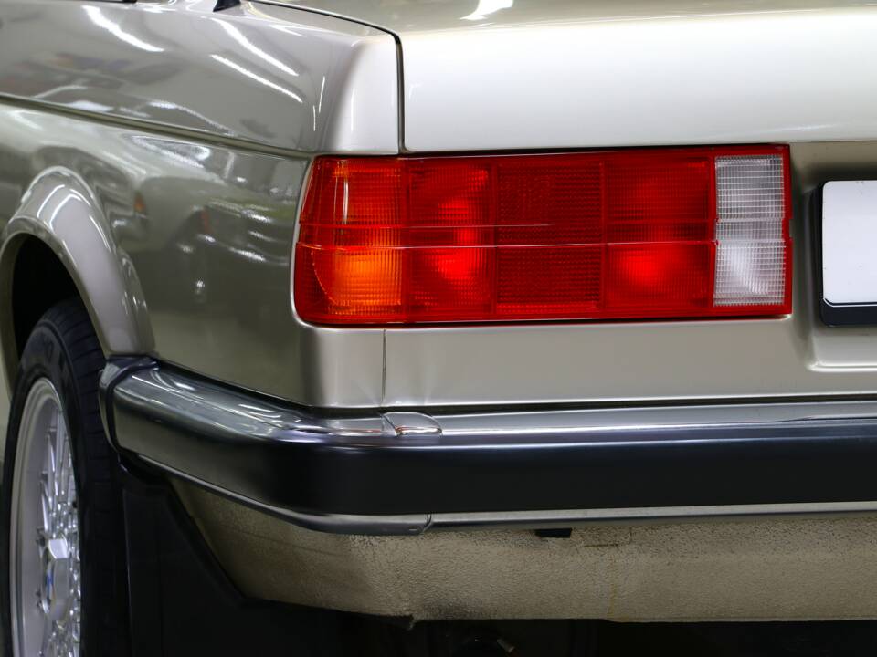 Afbeelding 39/40 van BMW 318i (1987)