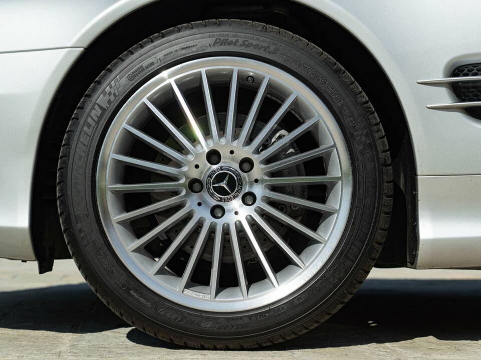 Image 31/50 of Mercedes-Benz SL 350 (2005)