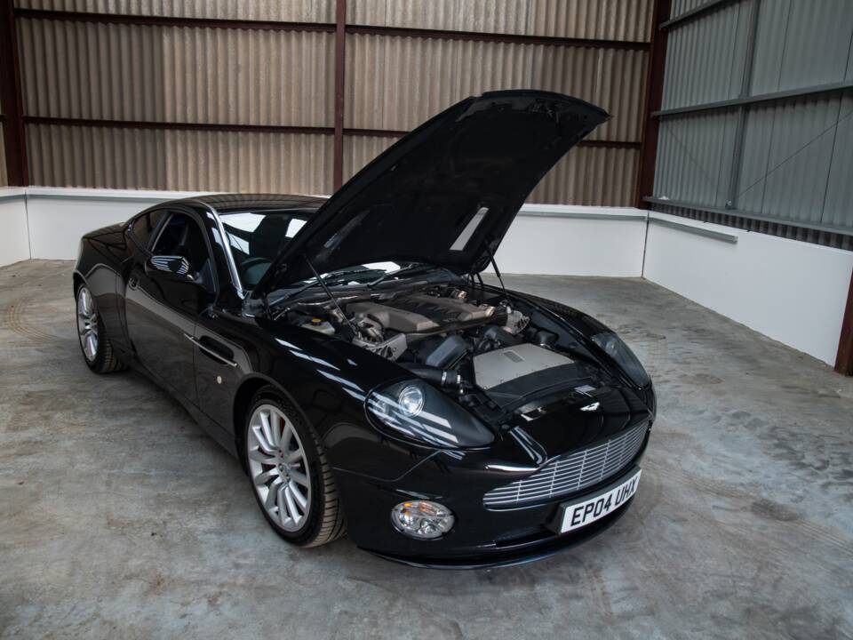 Image 40/50 de Aston Martin V12 Vanquish (2004)
