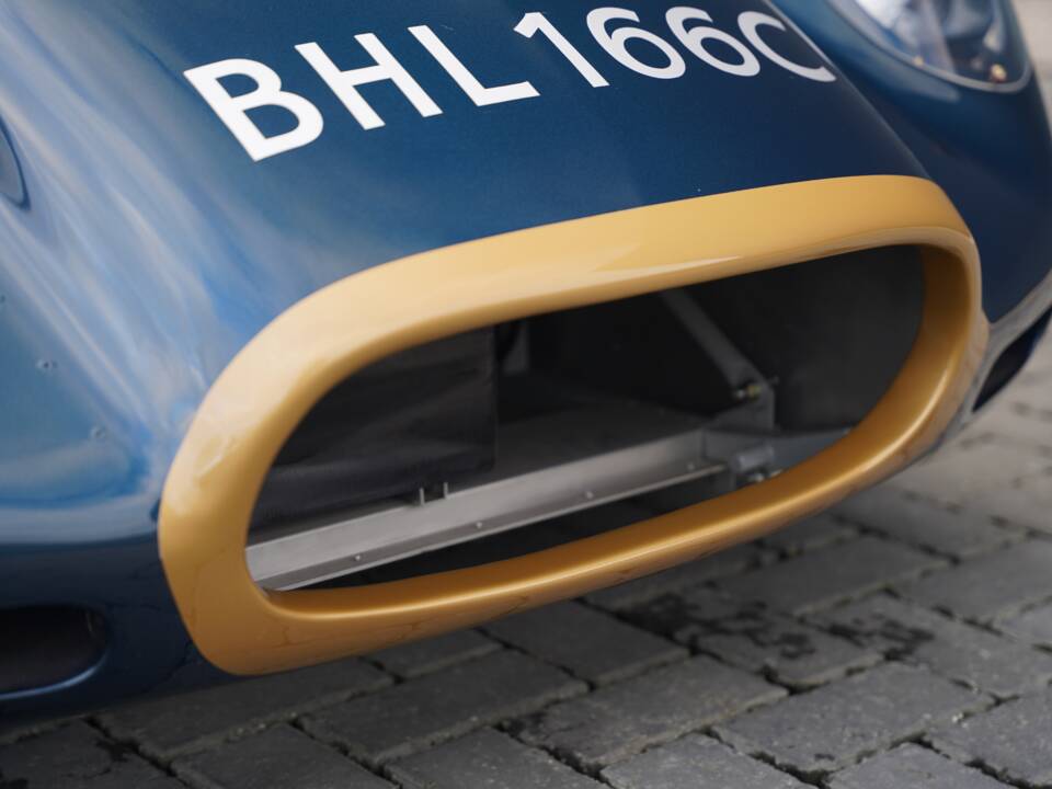 Image 35/50 of Lister Knobbly (1958)