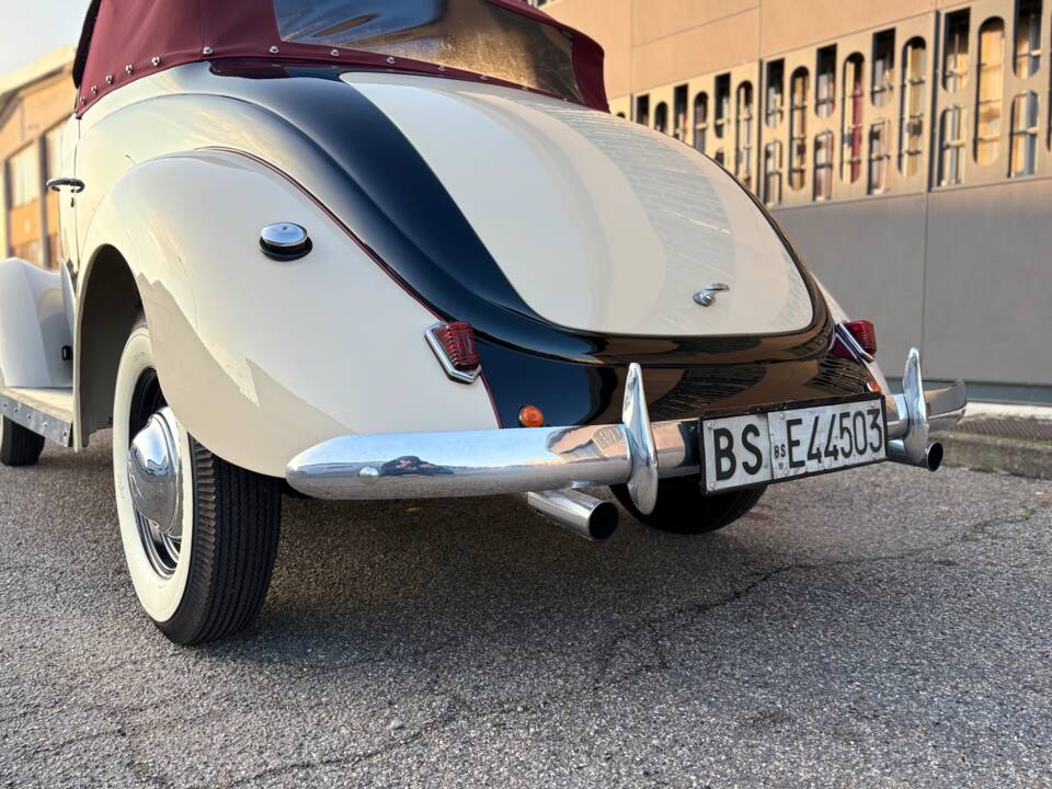 Image 15/26 de Ford V8 Deluxe Club Cabriolet (1937)