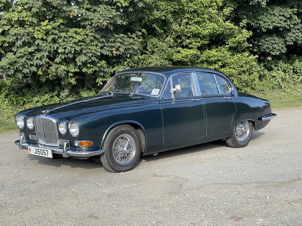 Image 3/10 of Jaguar 420 (1967)