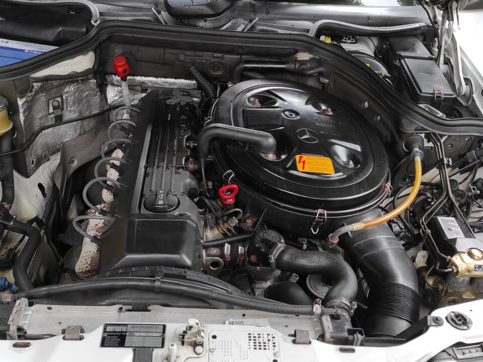 Immagine 19/19 di Mercedes-Benz 260 E (1990)