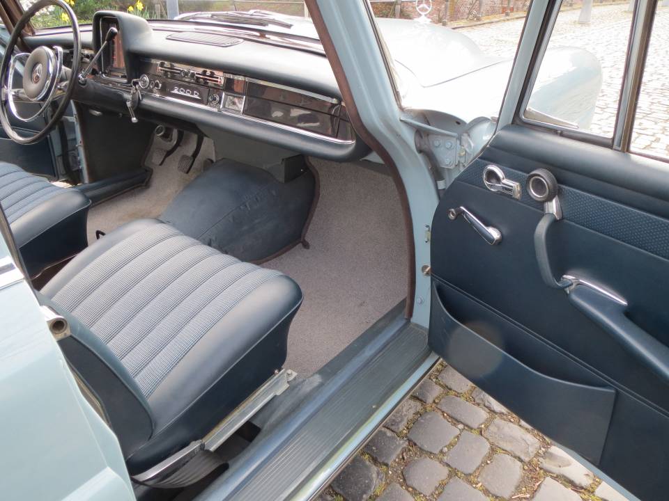 Imagen 10/25 de Mercedes-Benz 200 D (1966)