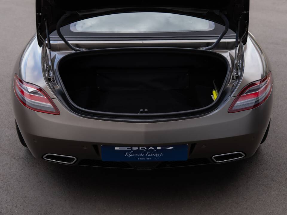 Image 22/45 of Mercedes-Benz SLS AMG Roadster (2012)