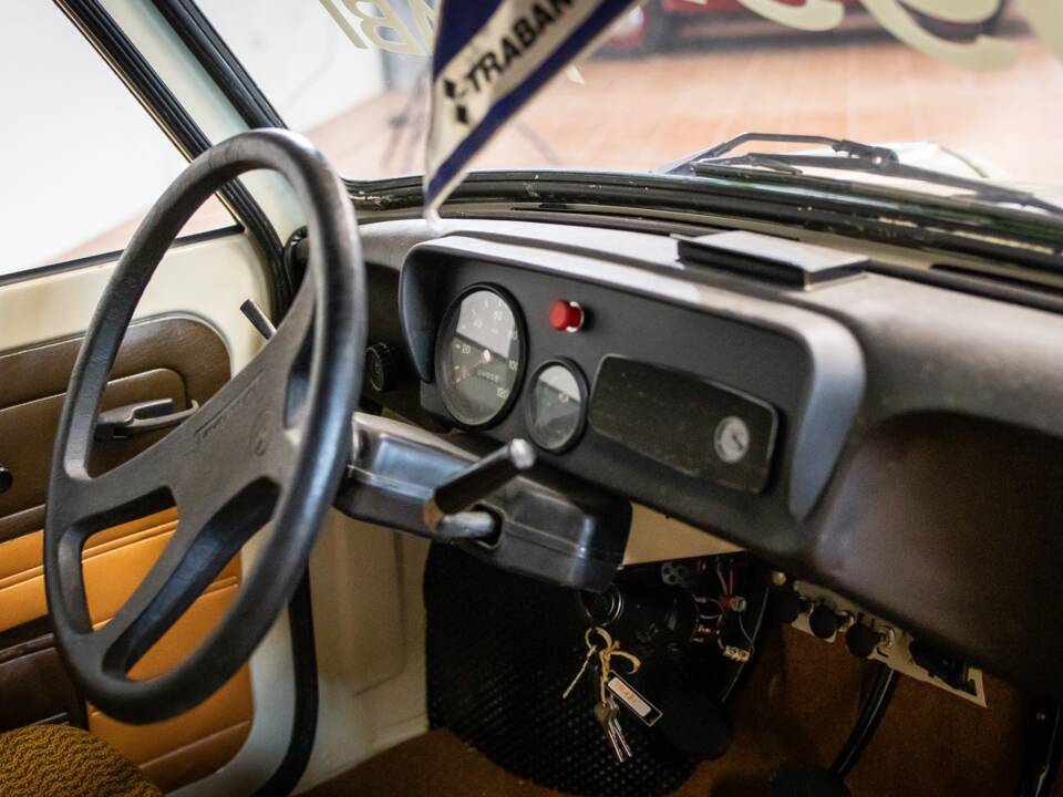 Bild 19/23 von Trabant 601 (1990)