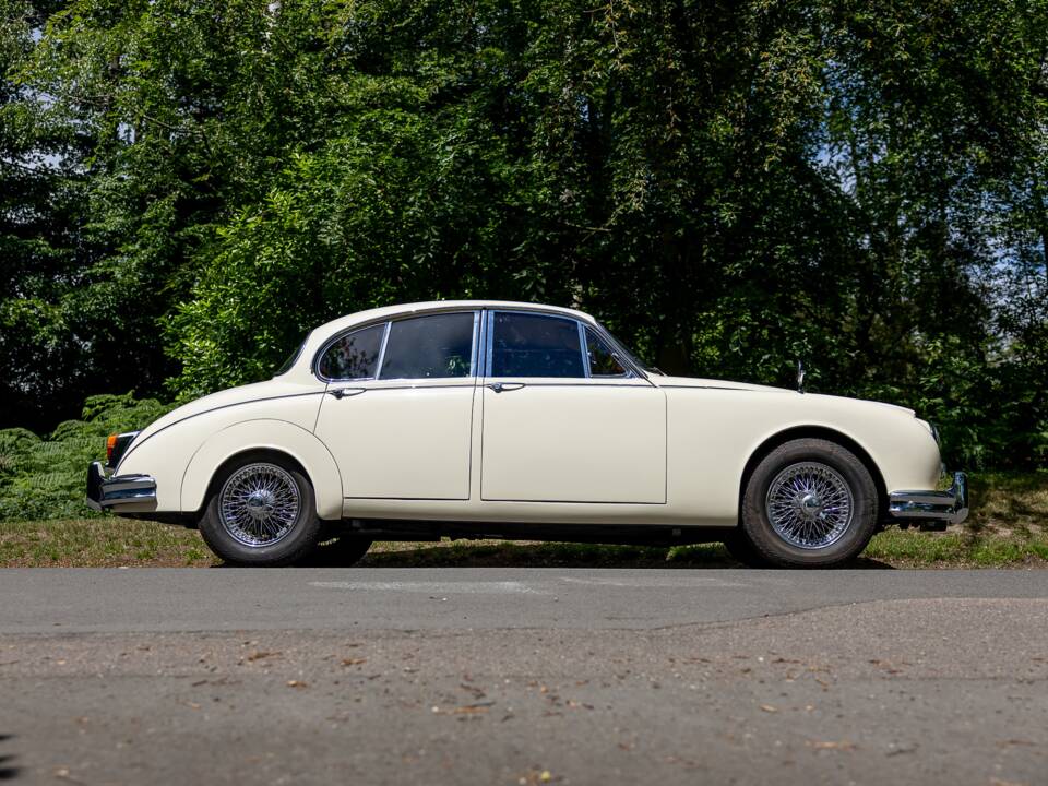 Image 26/50 de Jaguar Mk II 2.4 (1967)