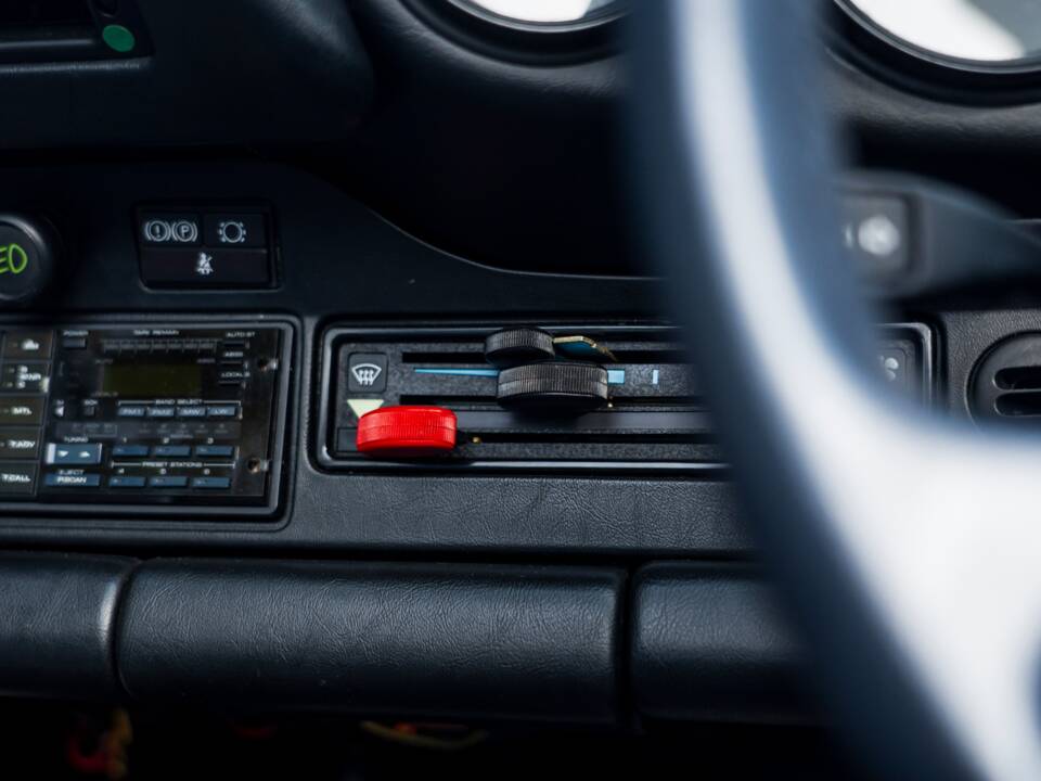 Bild 25/58 von Porsche 911 Carrera 3.2 (WTL) (1988)