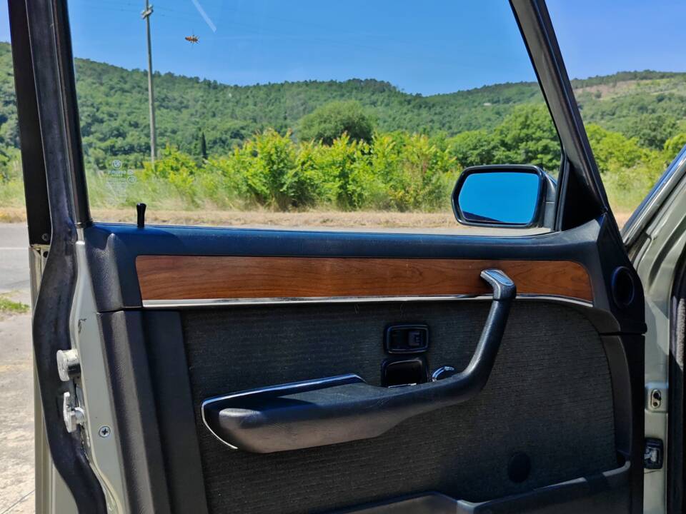 Bild 38/50 von BMW 745i (1982)