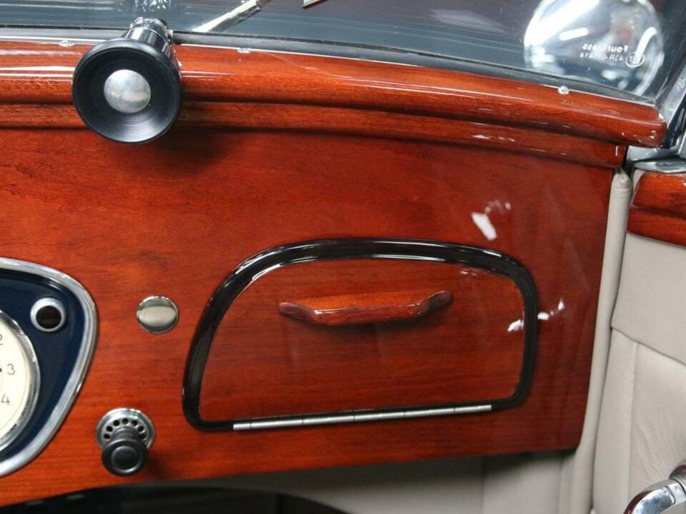 Image 24/50 of Mercedes-Benz 320 Cabriolet B (1939)