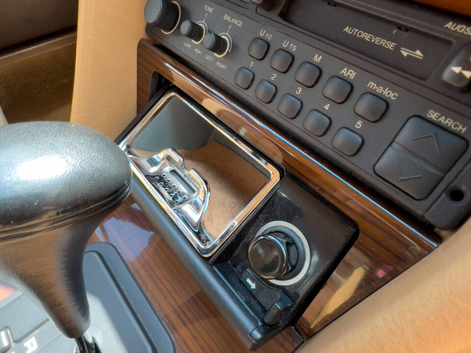 Immagine 19/36 di Mercedes-Benz 300 E 4-Matic (1989)