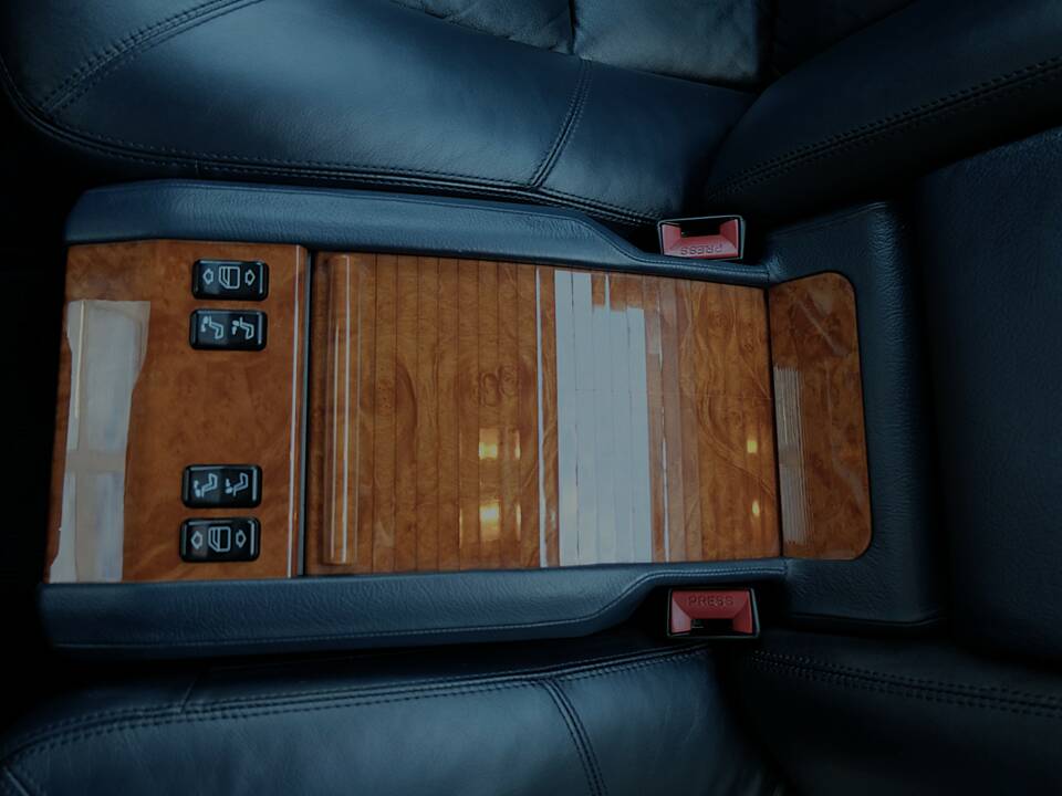 Image 45/70 de Mercedes-Benz CL 500 (1997)