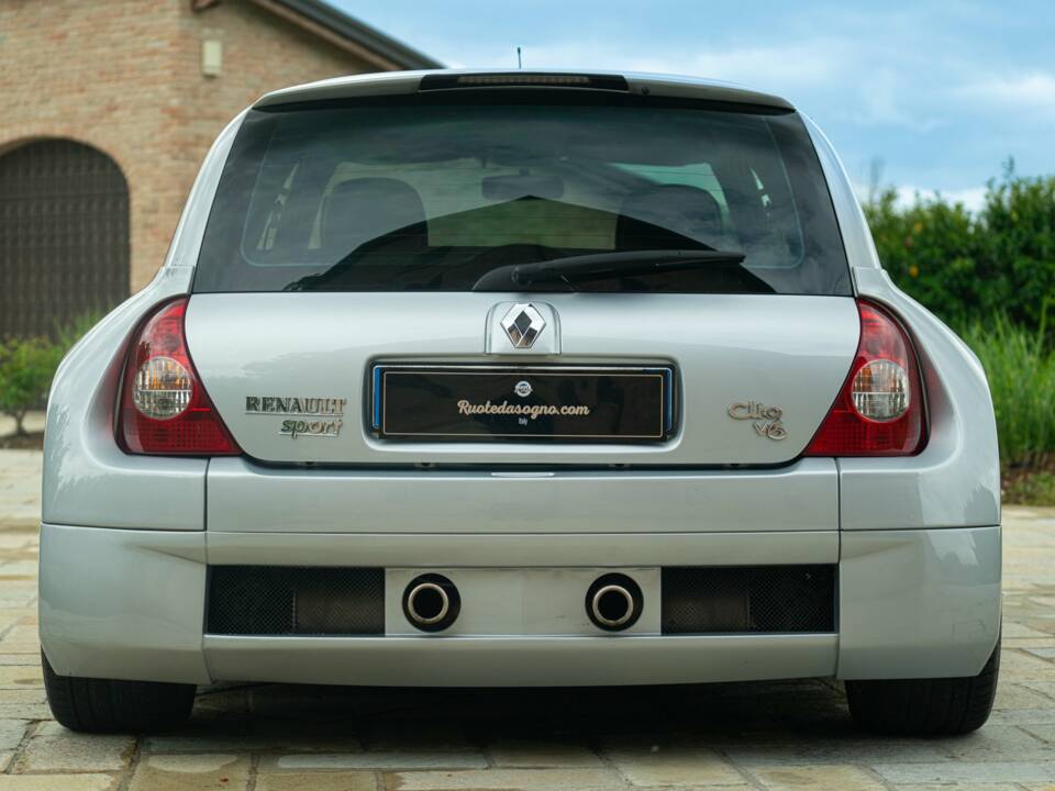 Immagine 14/50 di Renault Clio II V6 (2002)