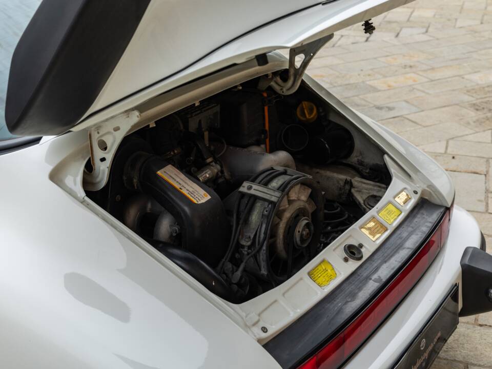 Afbeelding 44/45 van Porsche 911 Carrera 3.2 (WTL) (1988)