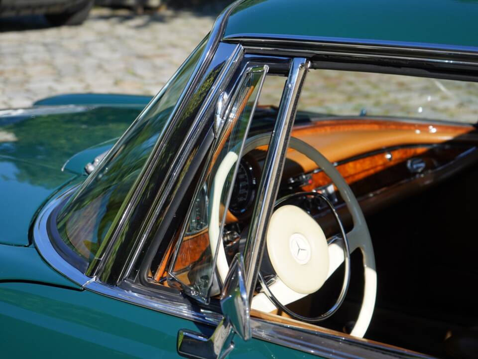 Image 12/17 de Mercedes-Benz 280 SE 3,5 (1970)