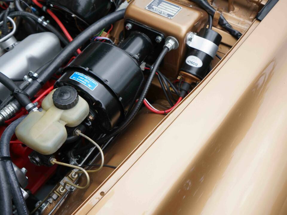 Image 36/50 of Volvo 1800 E (1971)