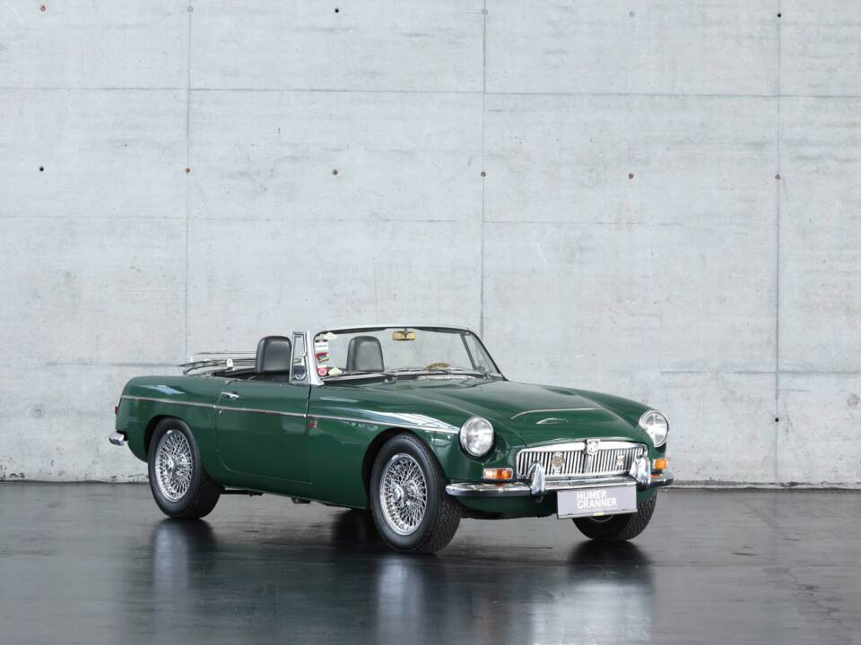 Image 3/41 of MG MGC (1969)