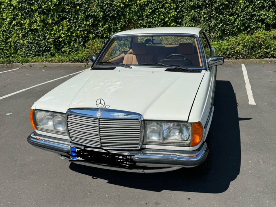 Image 6/6 of Mercedes-Benz 230 CE (1983)