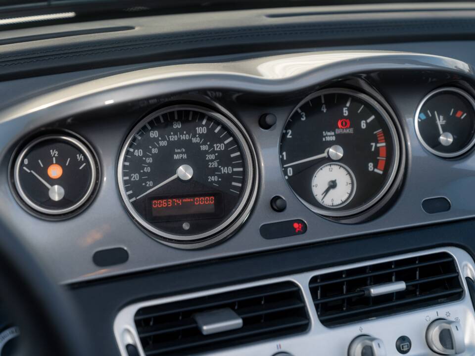 Image 66/84 of BMW Z8 (2001)