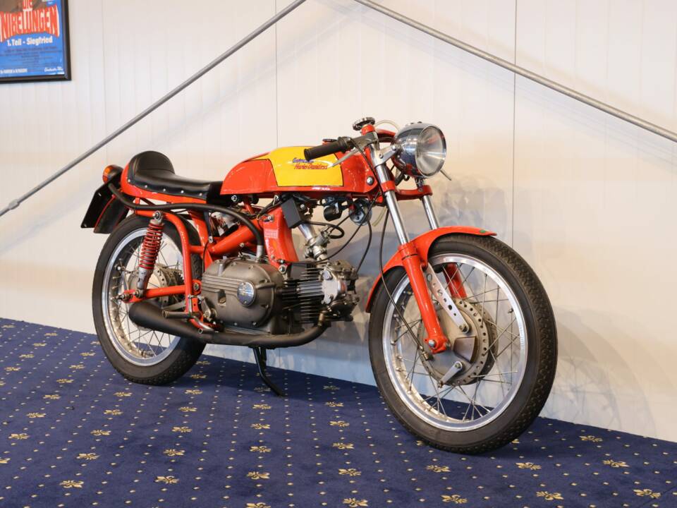 Image 1/27 of Aermacchi Ala Verde (1962)