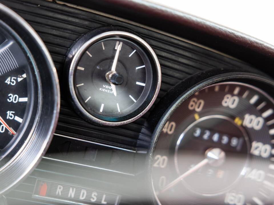 Image 18/27 of Mercedes-Benz 280 SEL 4,5 (1972)