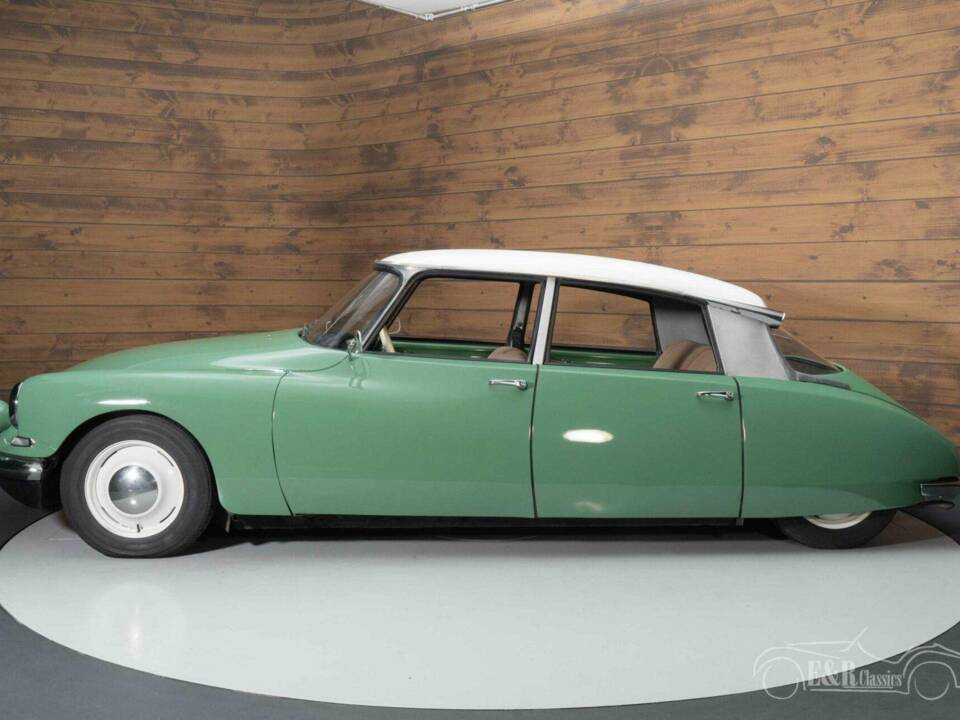 Image 6/19 of Citroën ID 19 (1962)