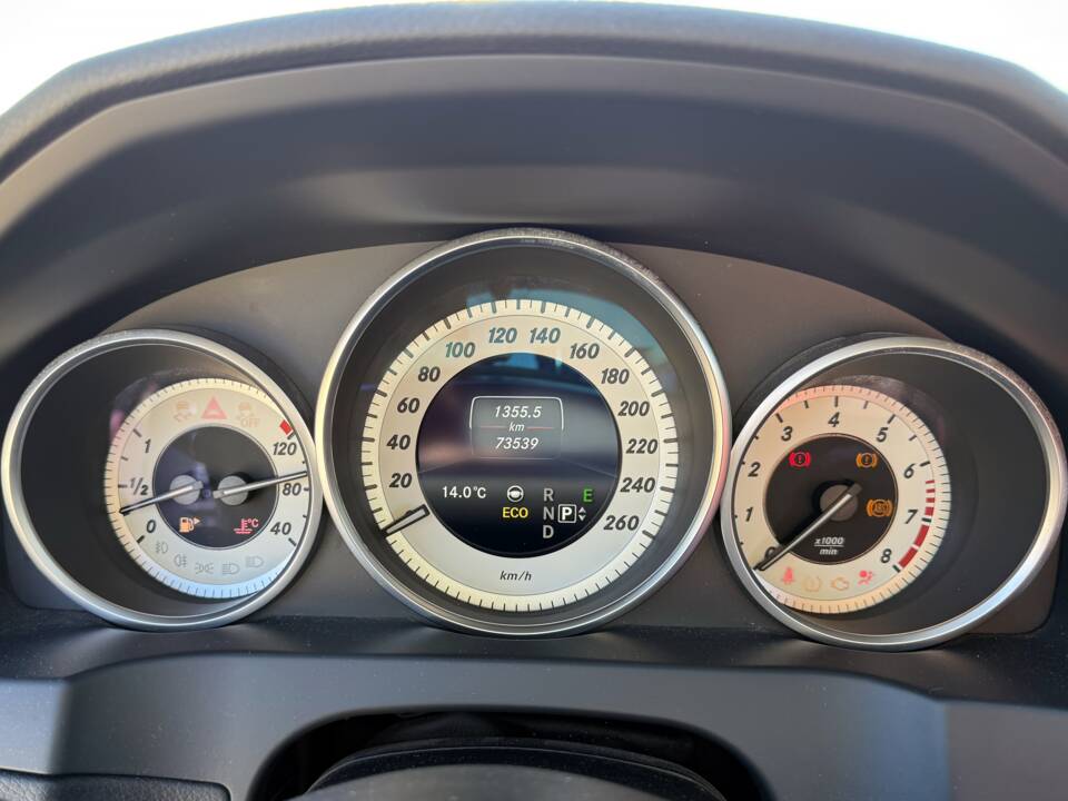 Bild 12/19 von Mercedes-Benz E 400 d 4MATIC (2014)