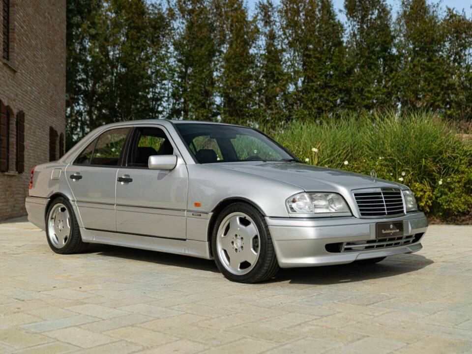 Image 2/50 of Mercedes-Benz C 36 AMG (1995)