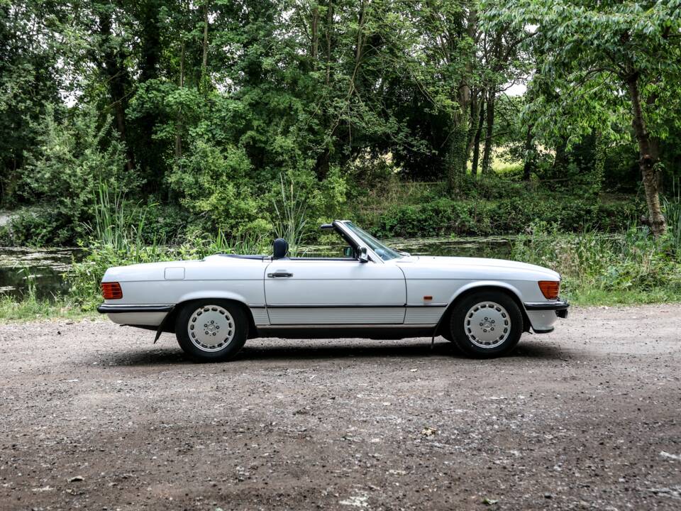 Image 23/43 of Mercedes-Benz 300 SL (1989)