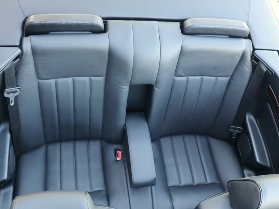 Image 20/50 of Mercedes-Benz E 220 (1994)