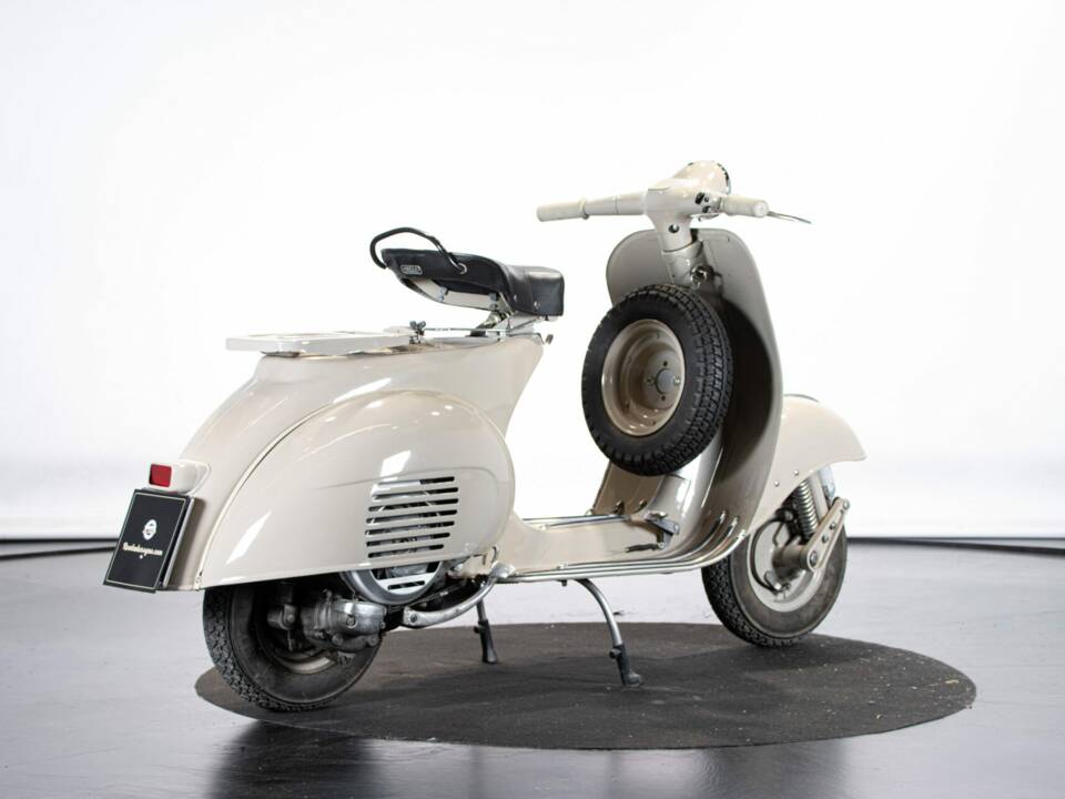 Image 4/50 de Piaggio Vespa 125 (1959)