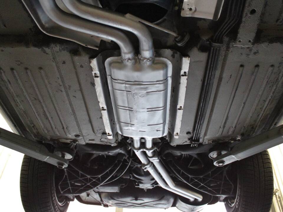 Image 20/29 of Mercedes-Benz 500 SL (1986)