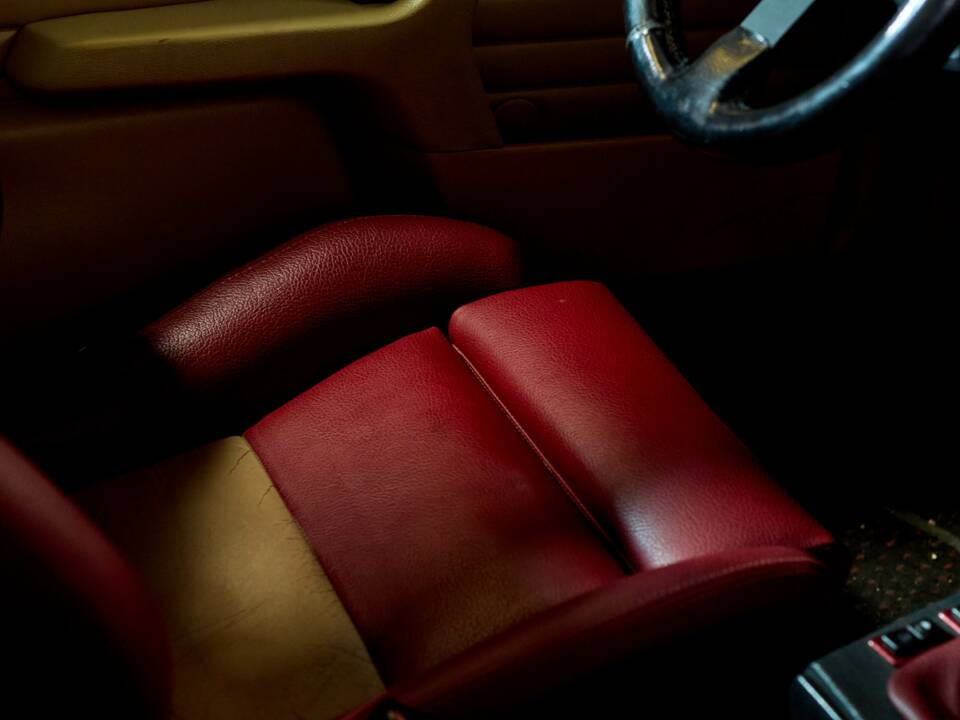 Image 32/45 of BMW 320i (1990)
