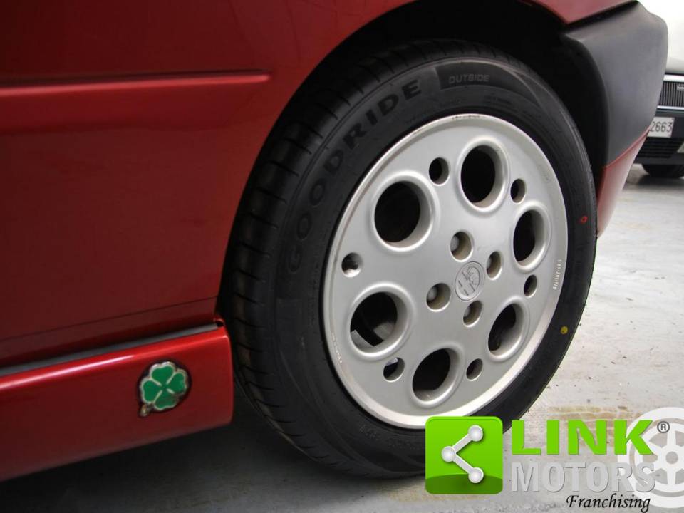 Bild 9/10 von Alfa Romeo GTV 2.0 Twin Spark (1996)