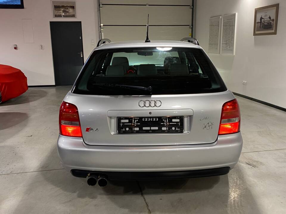 Bild 13/64 von Audi S4 Avant (2000)